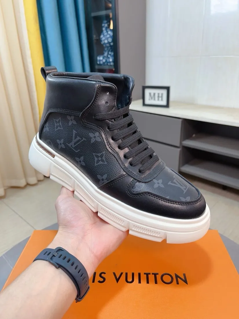 Men's shoes 💰440🌹🌹GUCCI [Gucci] New high-top men's shoes, a high-end brand, the latest fashionable casual men's shoes, trendy and versatile, relaxed and sporty style, uppers imported from Italy, first-layer cowhide, genuine leather lining, and ultra-fine workmanship. Original personalized fashionable rubber wear-resistant outsole, light and comfortable on the foot, size 38-44